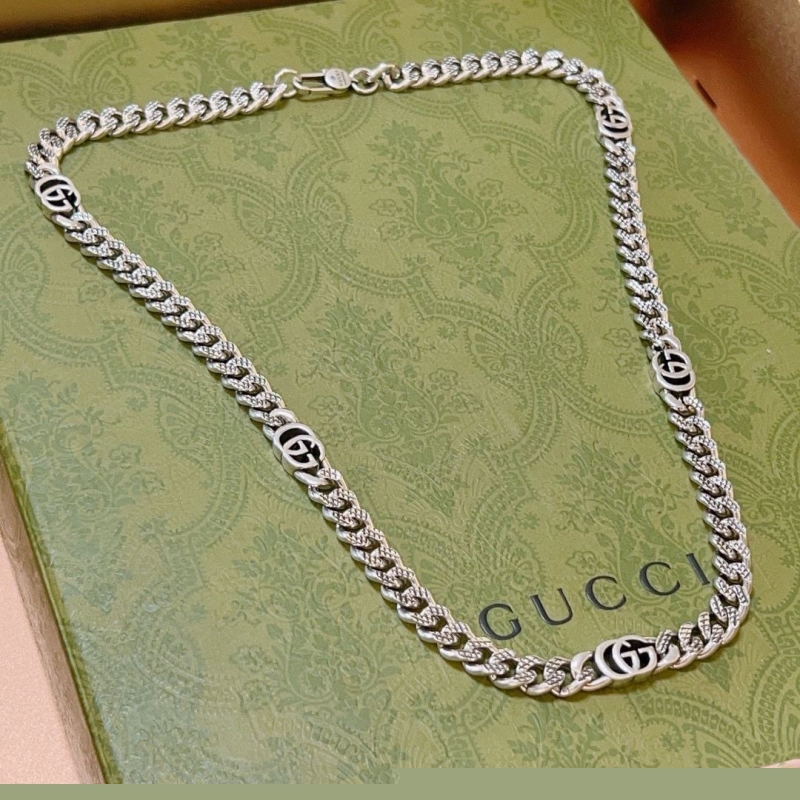 G*u*i necklaces